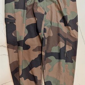 Columbia Camouflage Cargo Pants - Green/Brown Camo joggers